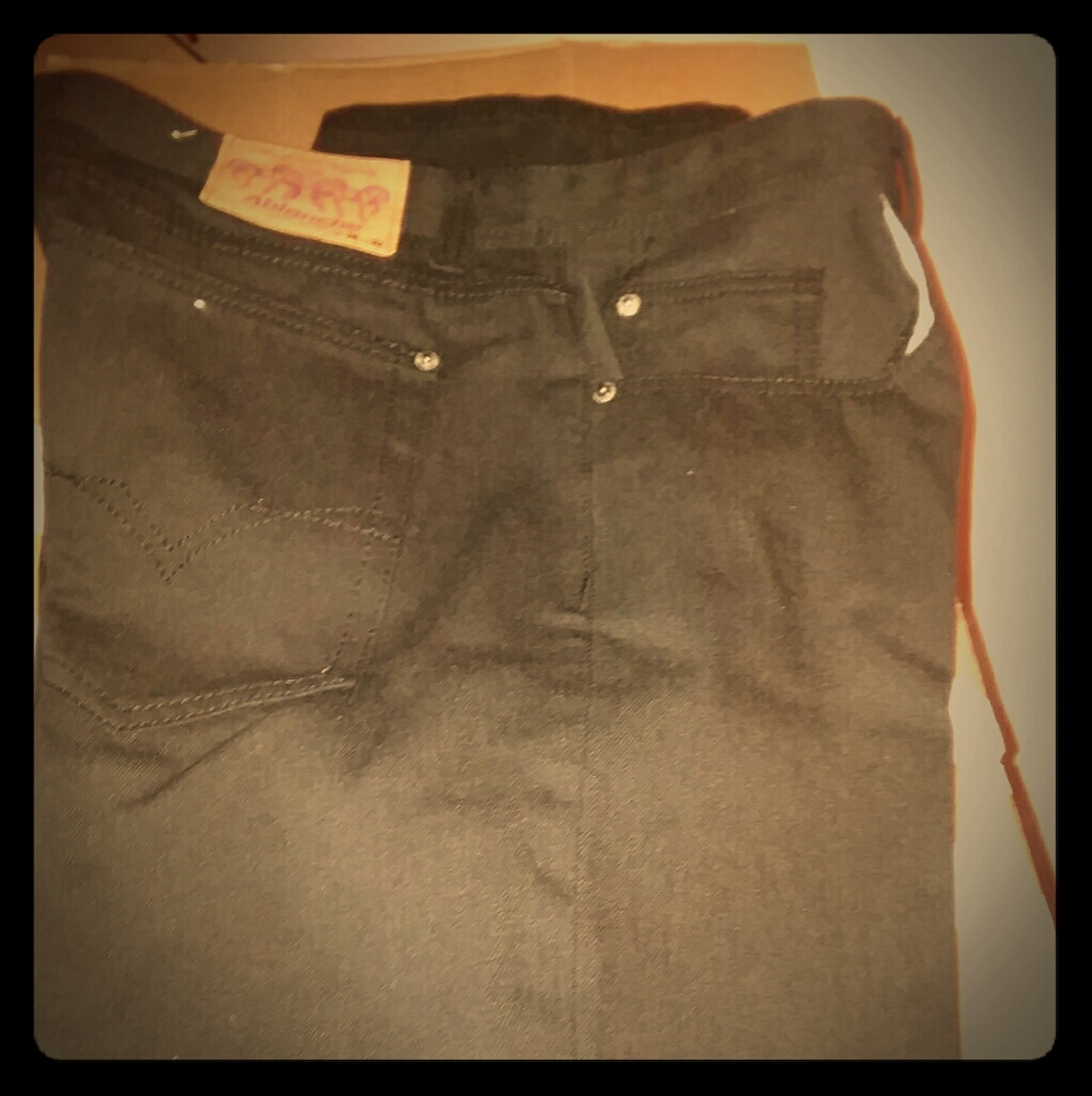 NEW W/O TAGS MENS Solid Black Denium Blue Jeans